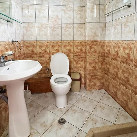 Pensjonat Antonia Qeparo